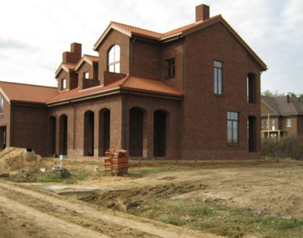 Строящийся дом в поселке Валуевская слобода