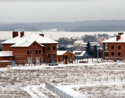 Окрестности в поселке Солнечная долина