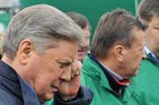 Борис Громов завел строителей в лес