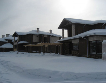 Дома в поселке Лесная бухта