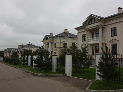 Дома в поселке Успенские усадьбы