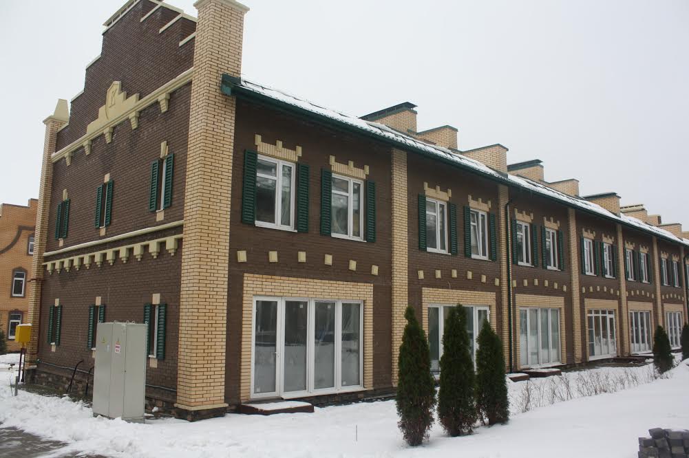 таунхаус воскресенский текст. таунхаусы воскресенское. воскресенское кронбург. воскресенское 3 коттеджный поселок. таунхаус щербинка борисовка 3.