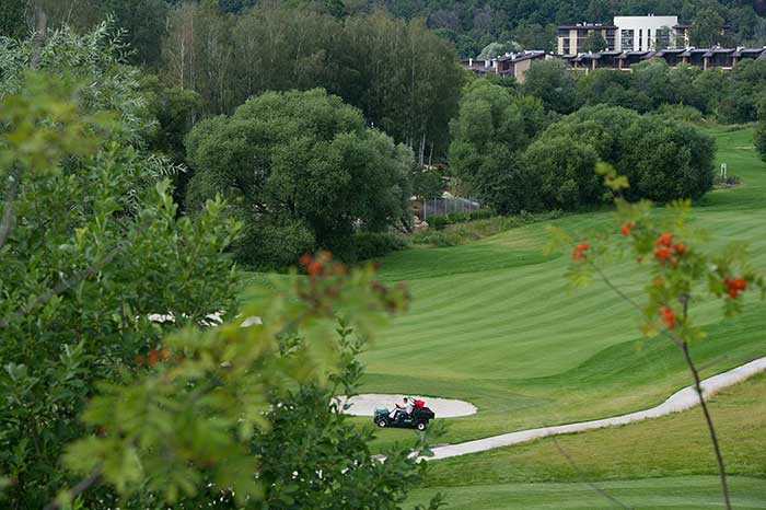 поле для гольфа в кп олимпийская деревня новогорск